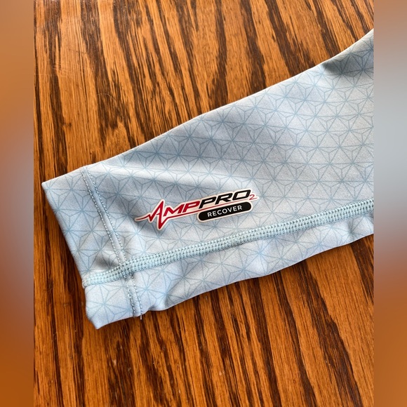 Saucony AMP Pro 2 Recover Compression suit. Size medium. - Picture 2 of 3